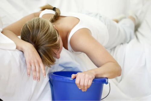 Девушке плохо